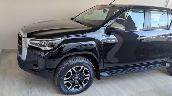 TOYOTA HILUX 2.8 D-4D TURBO DIESEL CD SRX 4X4 AUTOMÁTICO